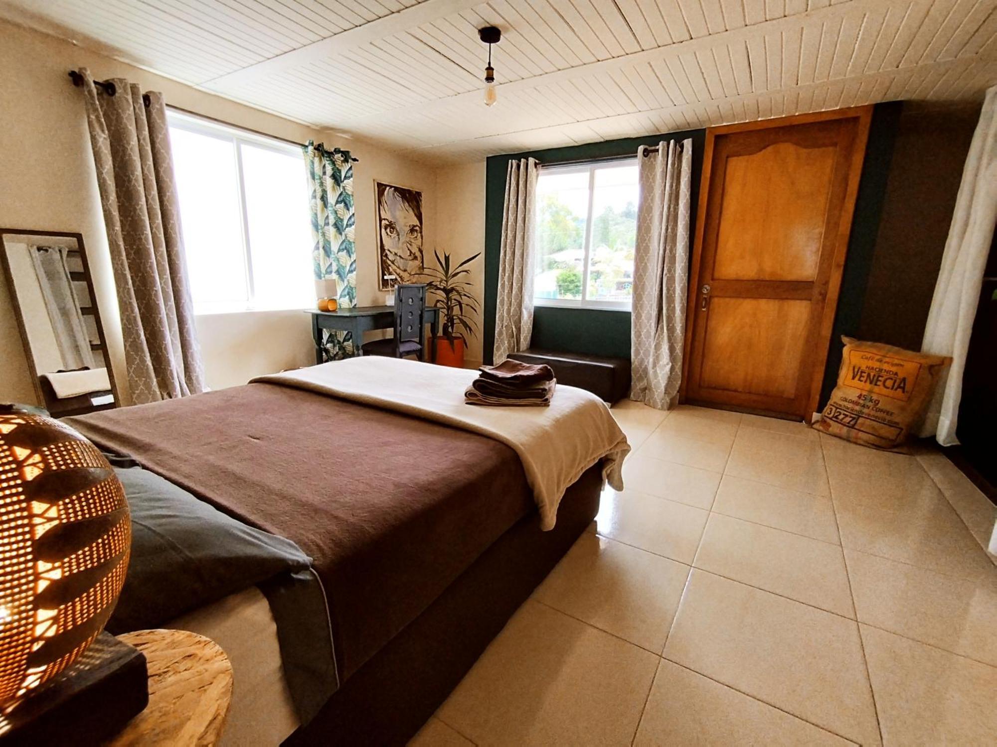Casa Kayam Art Hostel Coliving Coworking Guatapé 객실 사진